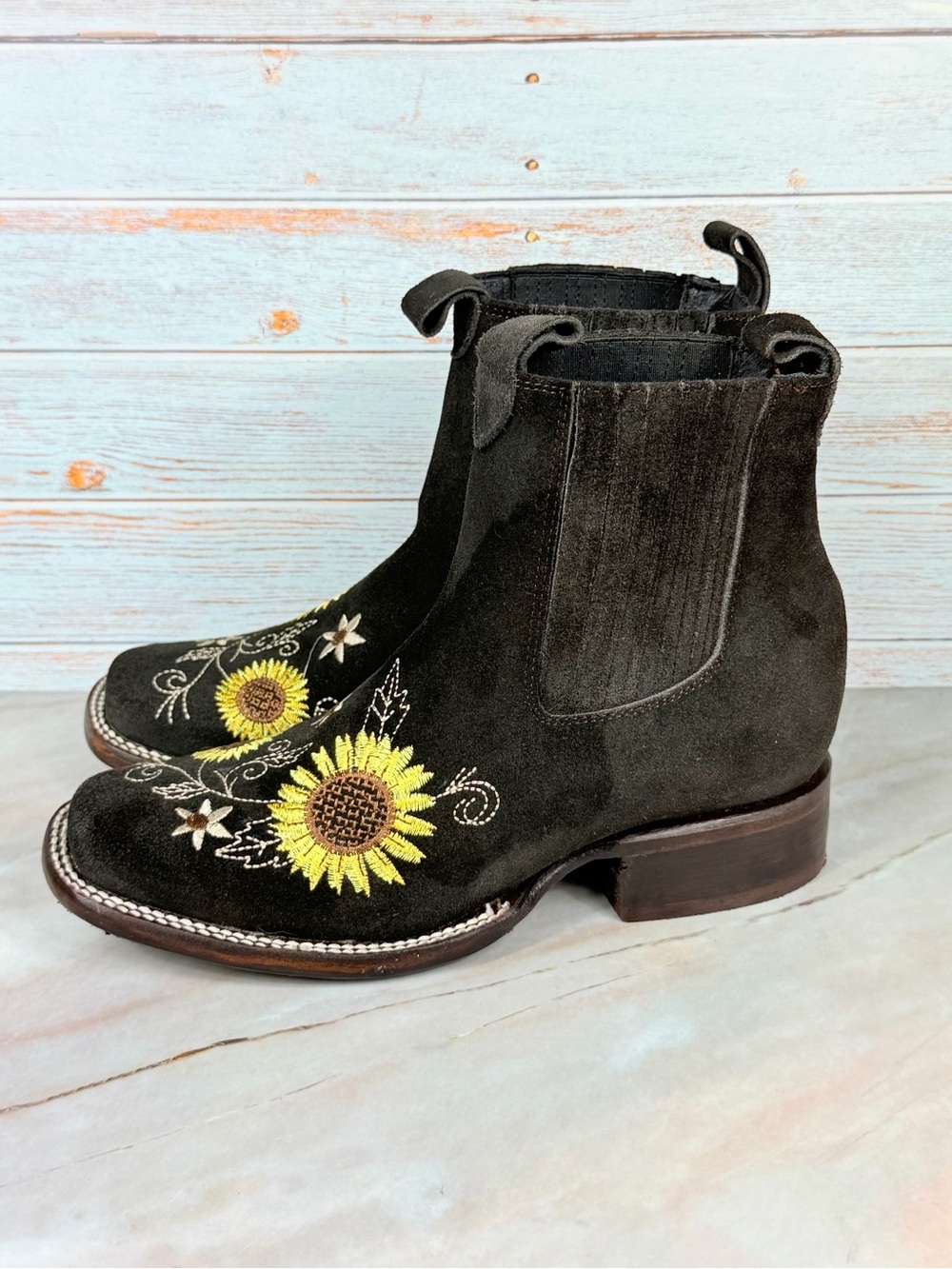 Joe Exclusive Original Western Boho Boots Low Brown Suede Embroidered Sunflowers